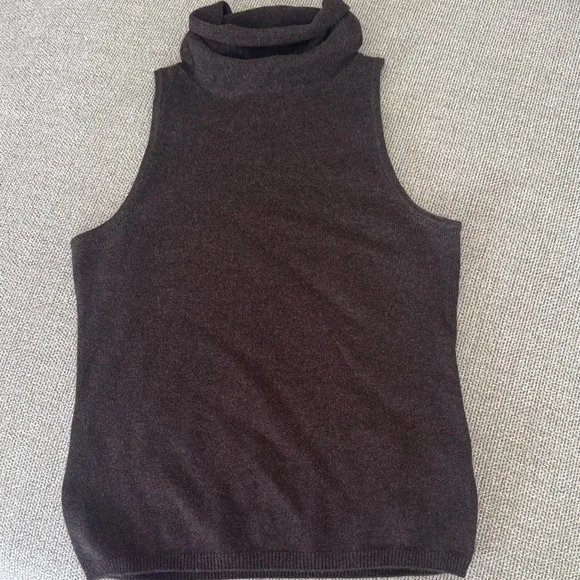 Reformation Marcy Sleeveless Turtleneck Sweater 100% Cashmere - Picture 4 of 5